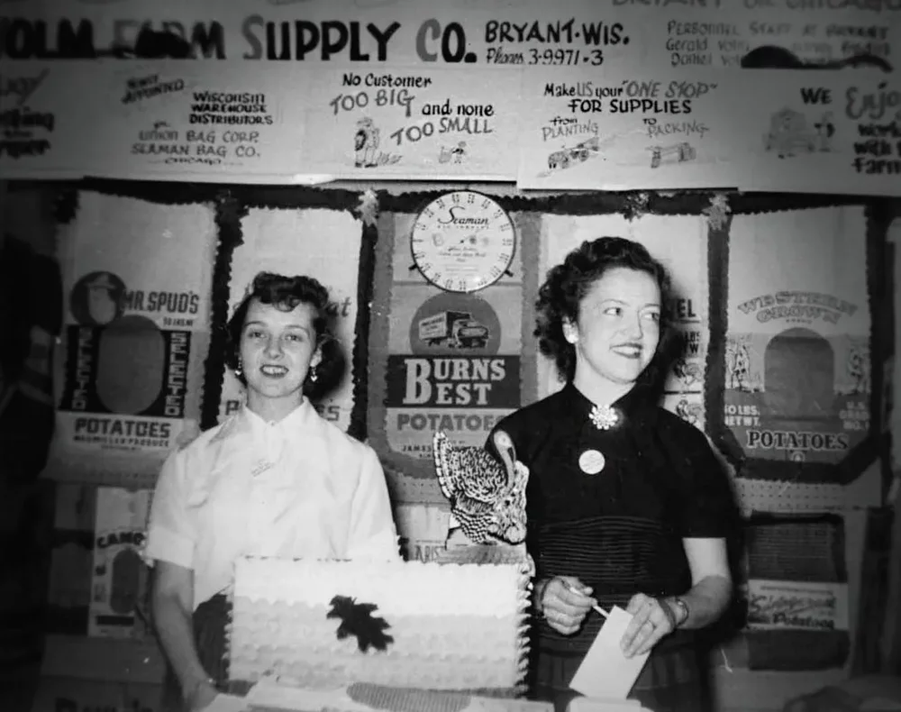 two women working at Volm in the 1950's
